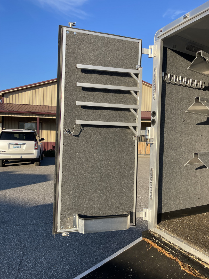 Used 2025 Merhow Trailers SUMMIT 8314 DA Horse Trailer