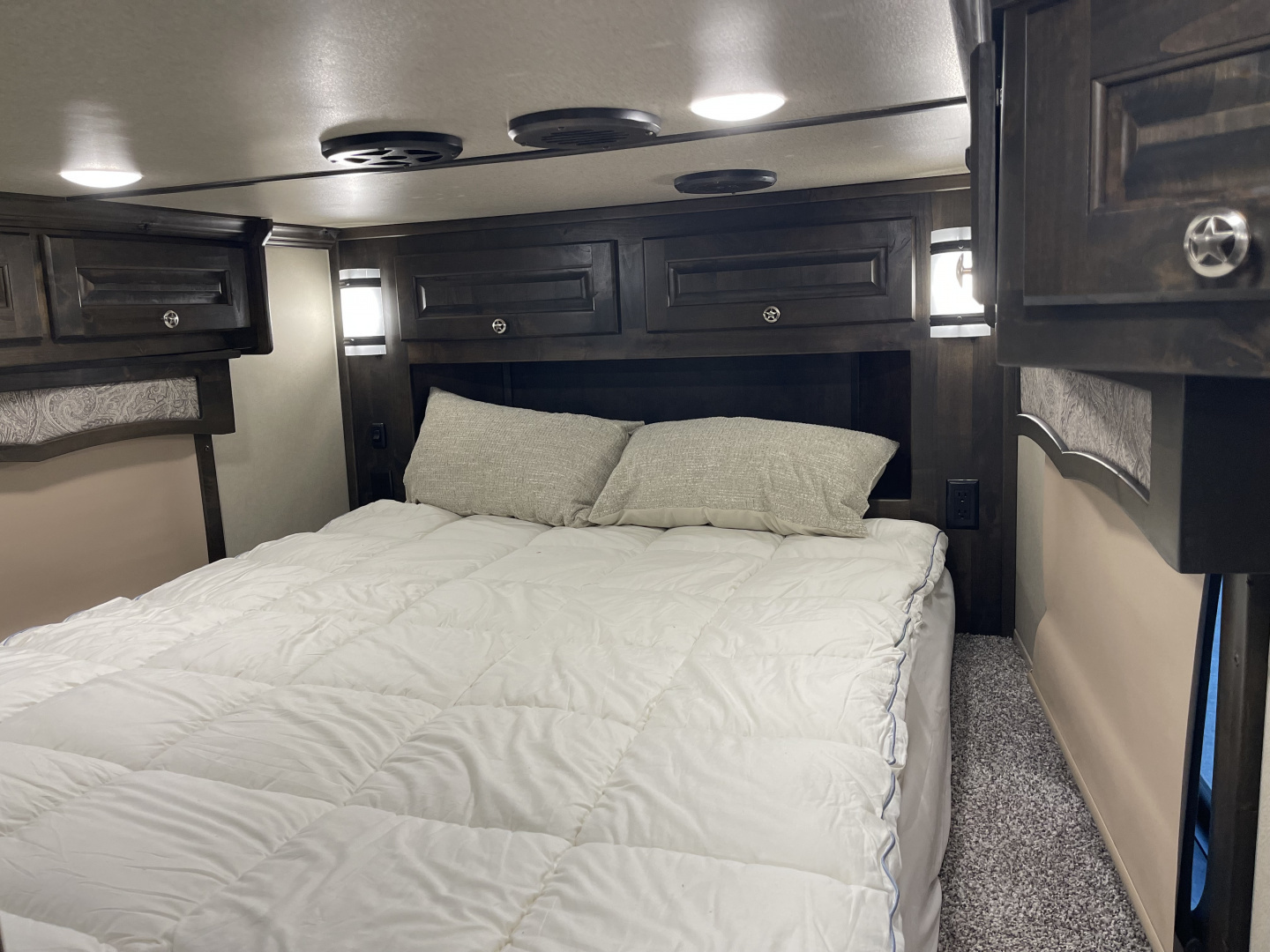 Used 2025 Merhow Trailers SUMMIT 8314 DA Horse Trailer