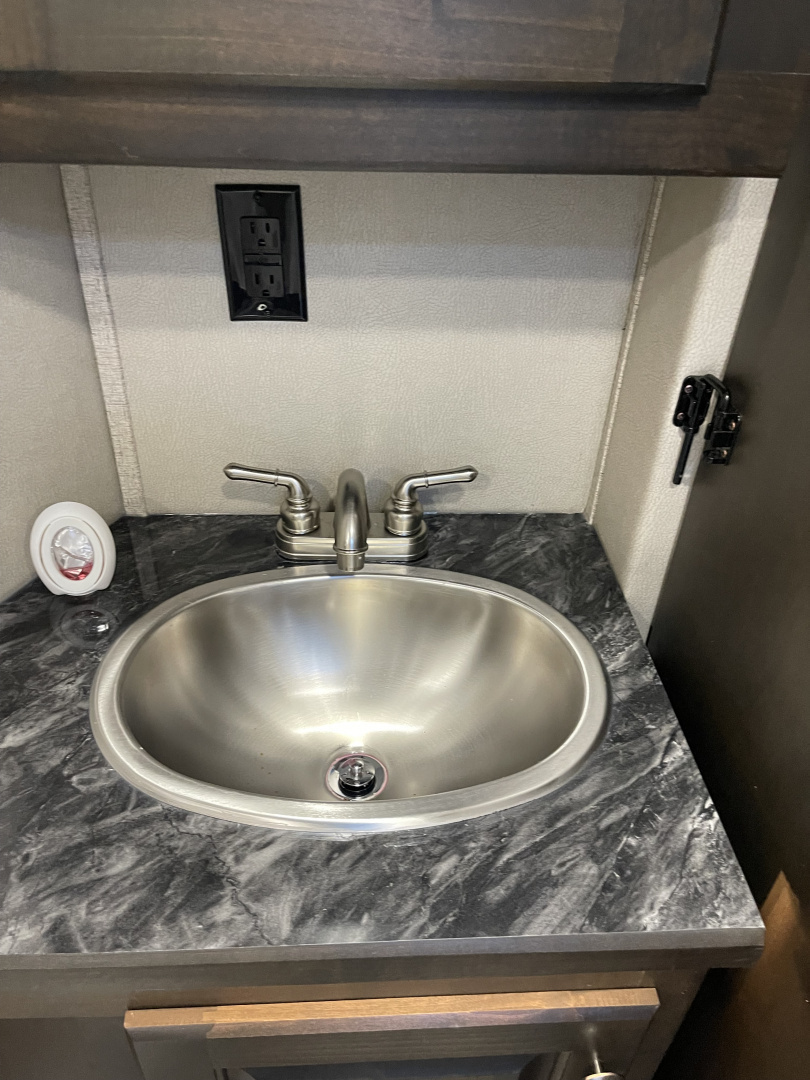 Used 2025 Merhow Trailers SUMMIT 8314 DA Horse Trailer