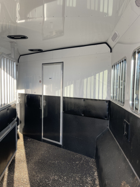 Used 2025 Merhow Trailers SUMMIT 8314 DA Horse Trailer