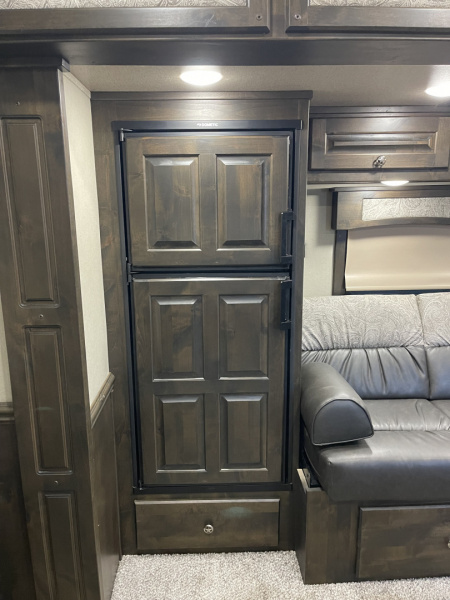 Used 2025 Merhow Trailers SUMMIT 8314 DA Horse Trailer