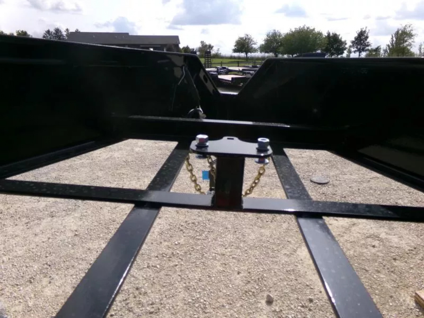 New 2026 Iron Bull 83 x 16 DHG-Gooseneck Dump Trailer with 22K GVWR , Hydraulic Jacks, Wireless Remote and 3' Sides