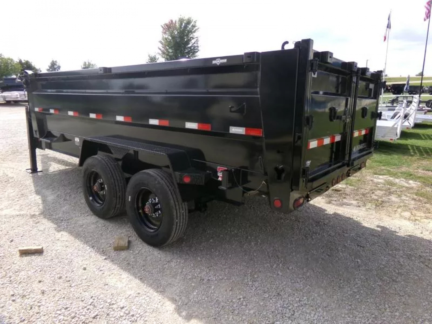 New 2026 Iron Bull 83 x 16 DHG-Gooseneck Dump Trailer with 22K GVWR , Hydraulic Jacks, Wireless Remote and 3' Sides