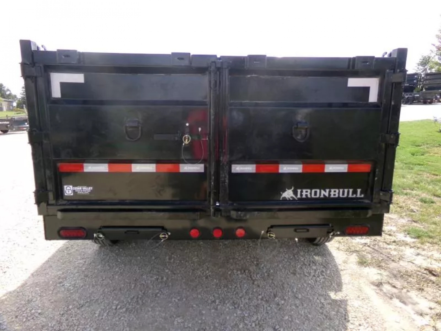 New 2026 Iron Bull 83 x 16 DHG-Gooseneck Dump Trailer with 22K GVWR , Hydraulic Jacks, Wireless Remote and 3' Sides