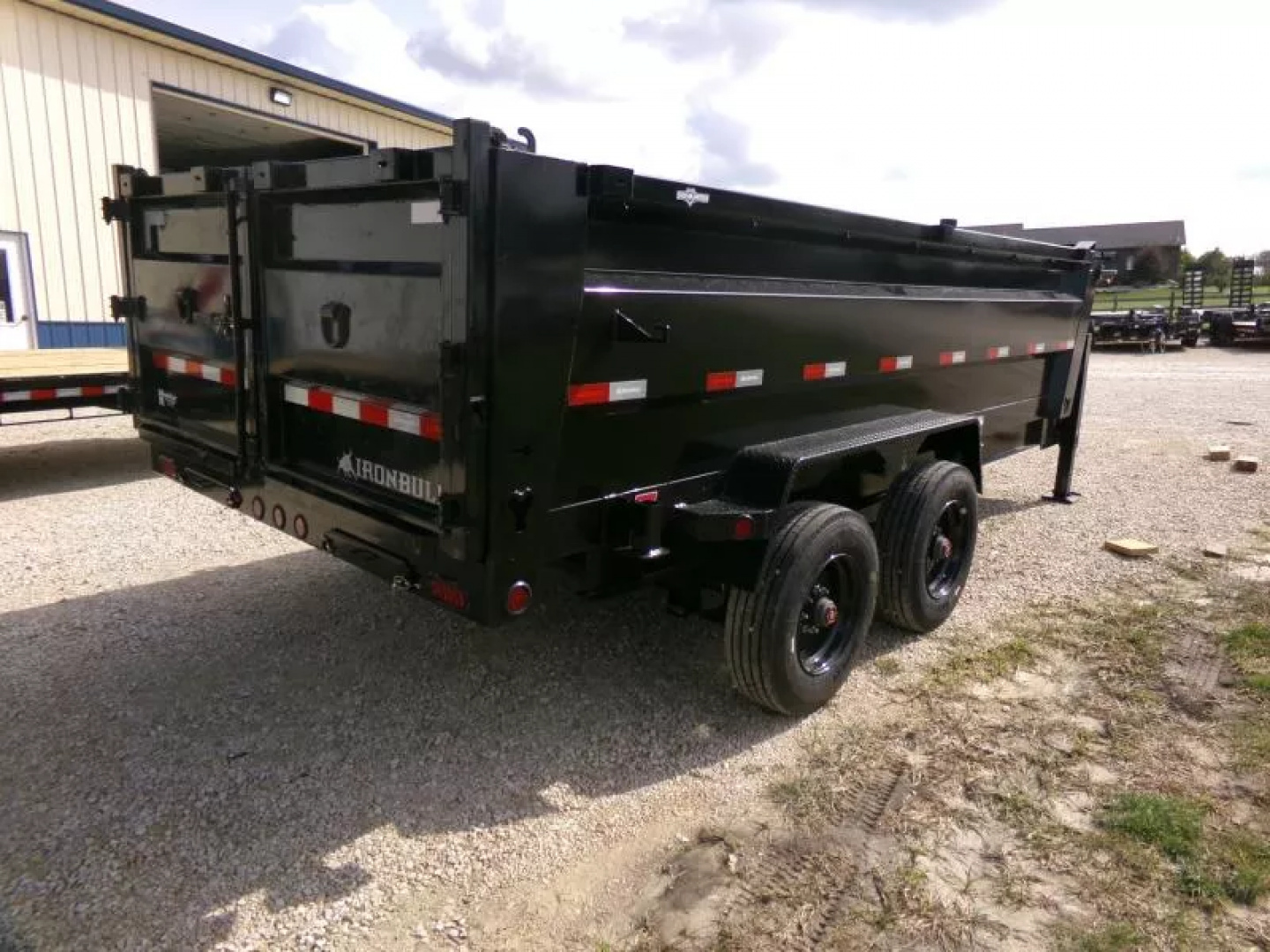 New 2026 Iron Bull 83 x 16 DHG-Gooseneck Dump Trailer with 22K GVWR , Hydraulic Jacks, Wireless Remote and 3' Sides
