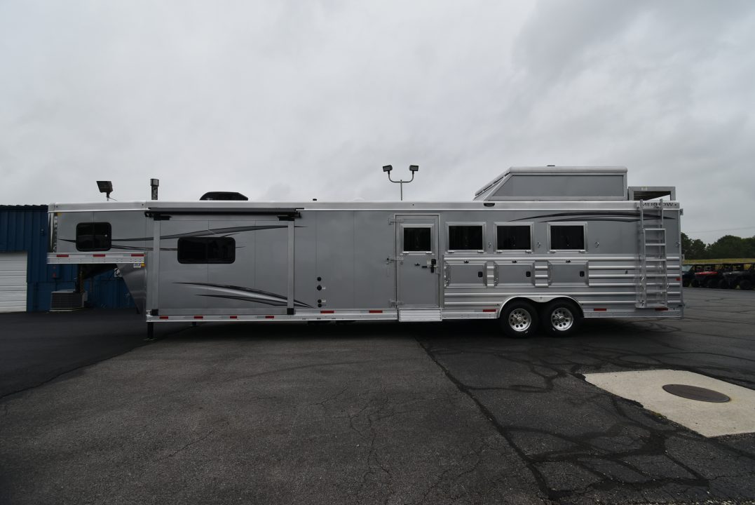 New 2027 Merhow Trailers 8416 BB Horse Trailer