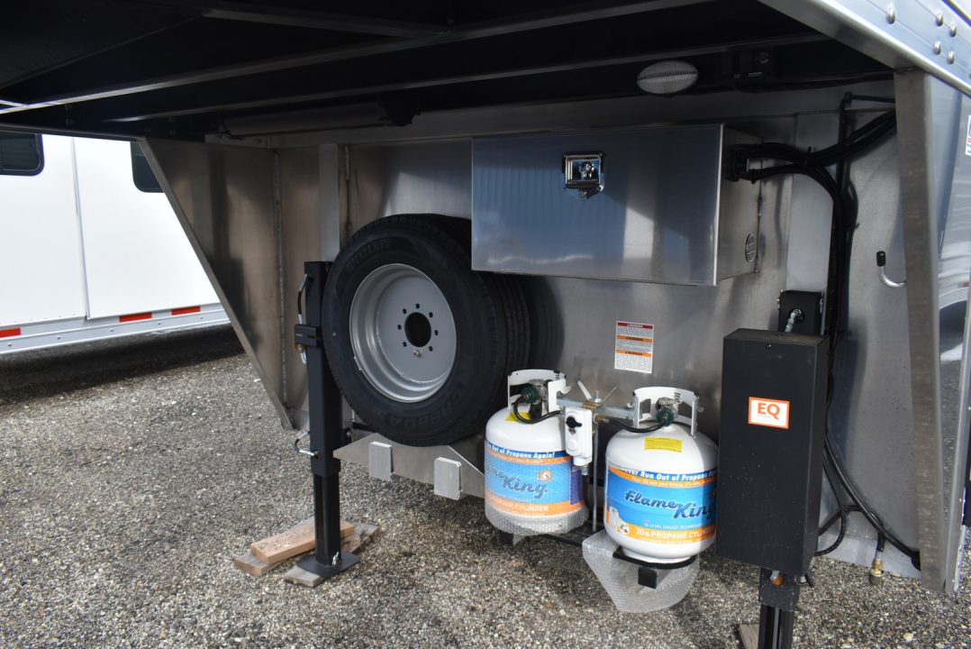 New 2026 Merhow Trailers 8416 BB Horse Trailer