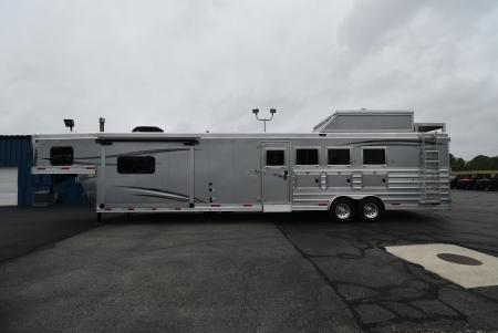 New 2026 Merhow Trailers 8416 BB Horse Trailer