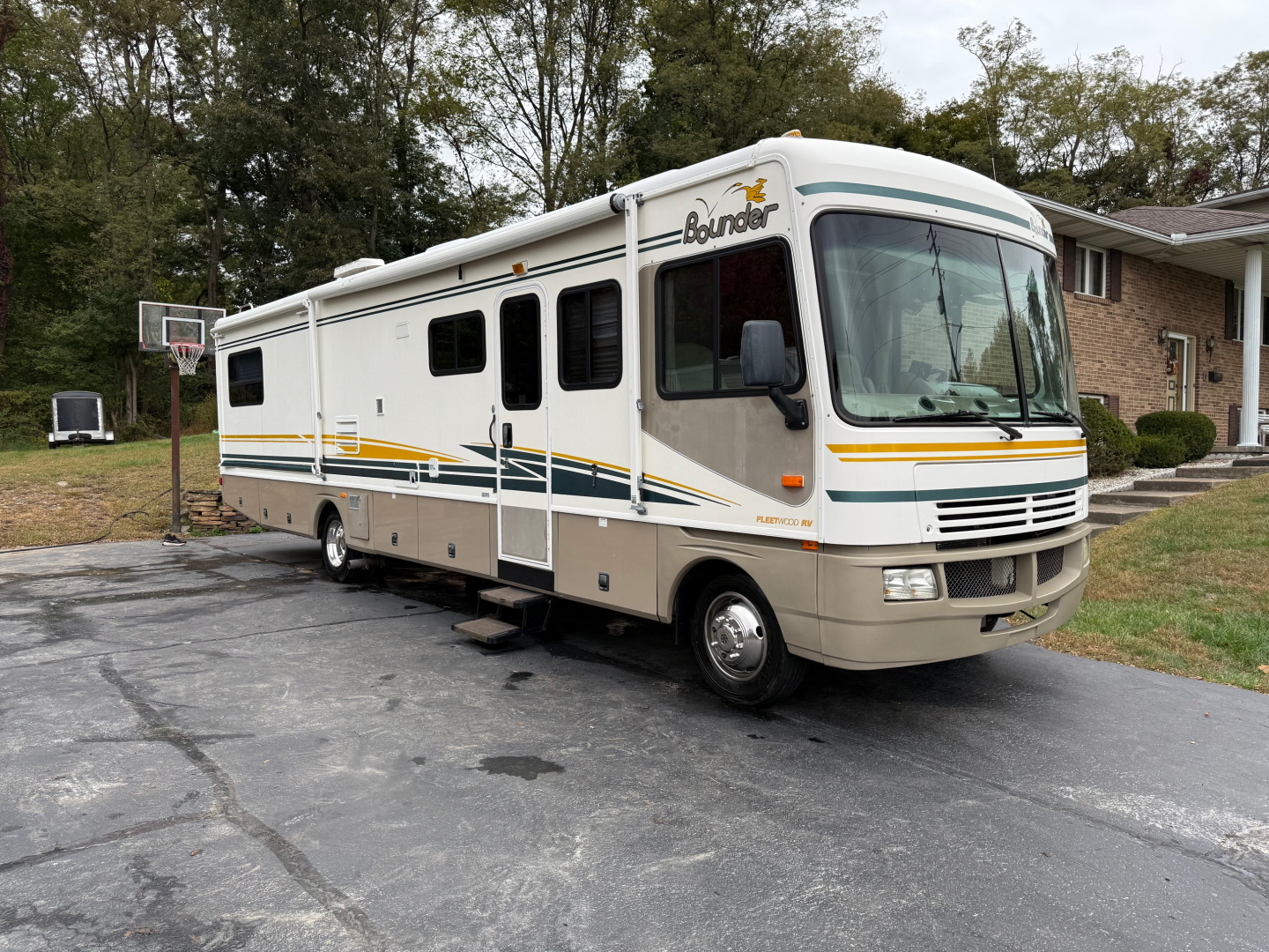 Used 2003 Fleetwood RV BOUNDER Class A