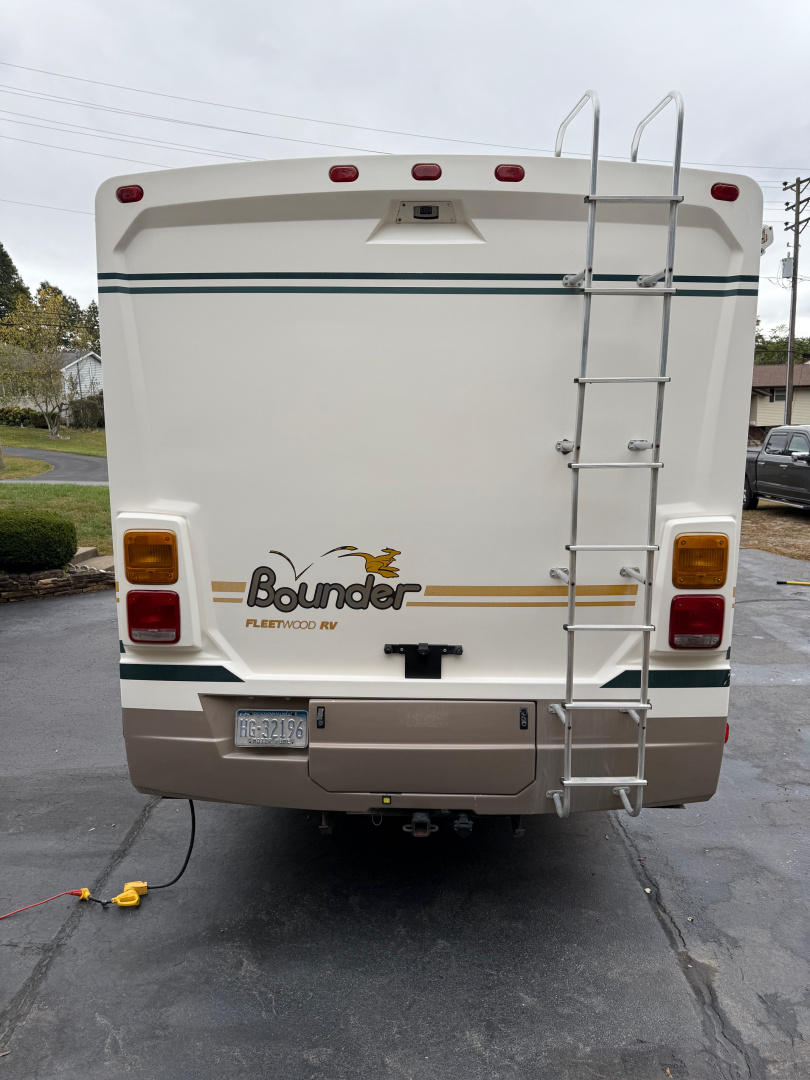 Used 2003 Fleetwood RV BOUNDER Class A