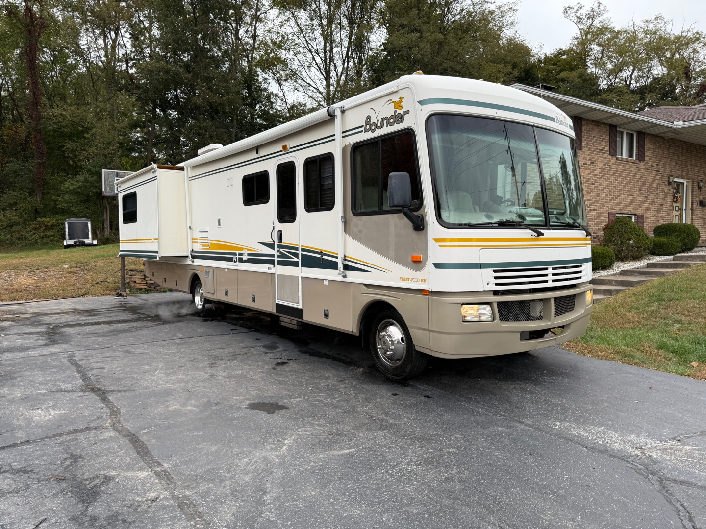 Used 2003 Fleetwood RV BOUNDER Class A