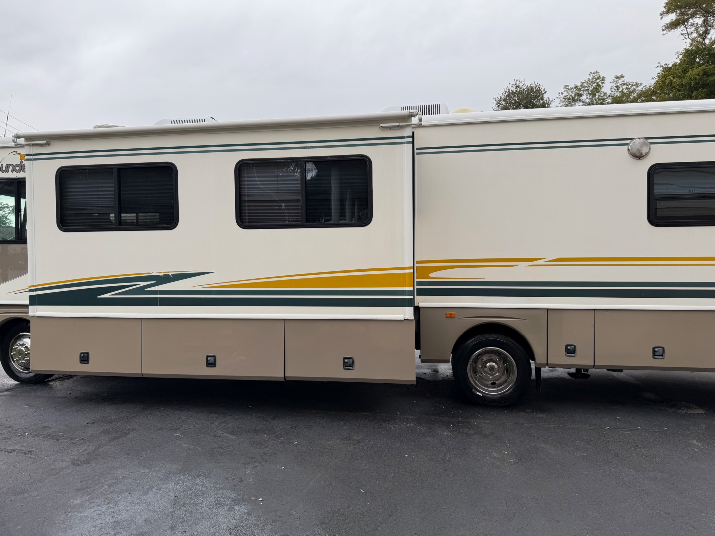 Used 2003 Fleetwood RV BOUNDER Class A