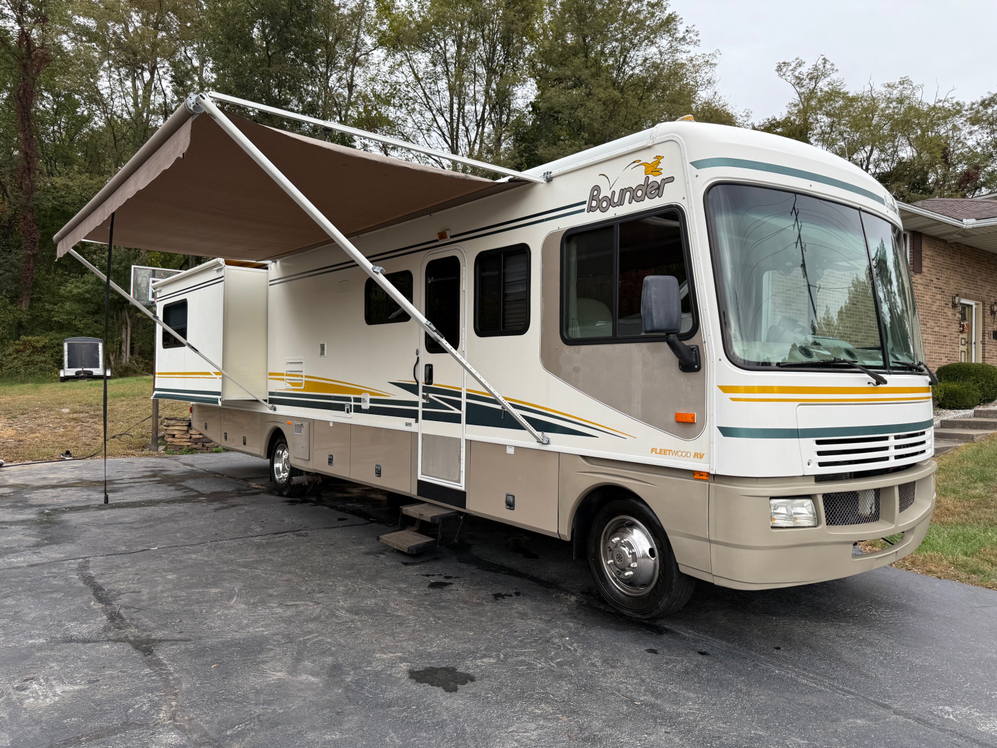 Used 2003 Fleetwood RV BOUNDER Class A