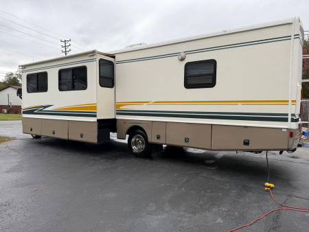 Used 2003 Fleetwood RV BOUNDER Class A