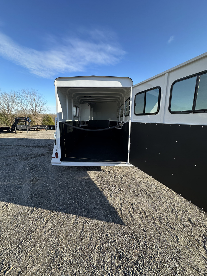 New 2026 Bee 3H BP WARM BLOOD SLANT Horse Trailer