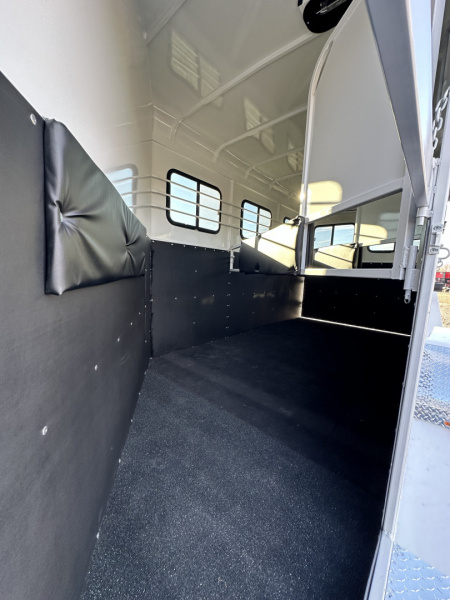 New 2026 Bee 3H BP WARM BLOOD SLANT Horse Trailer