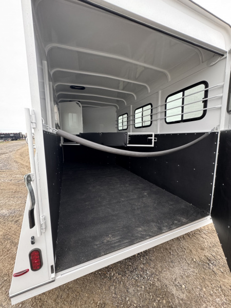 New 2026 Bee 3H BP WARM BLOOD SLANT Horse Trailer