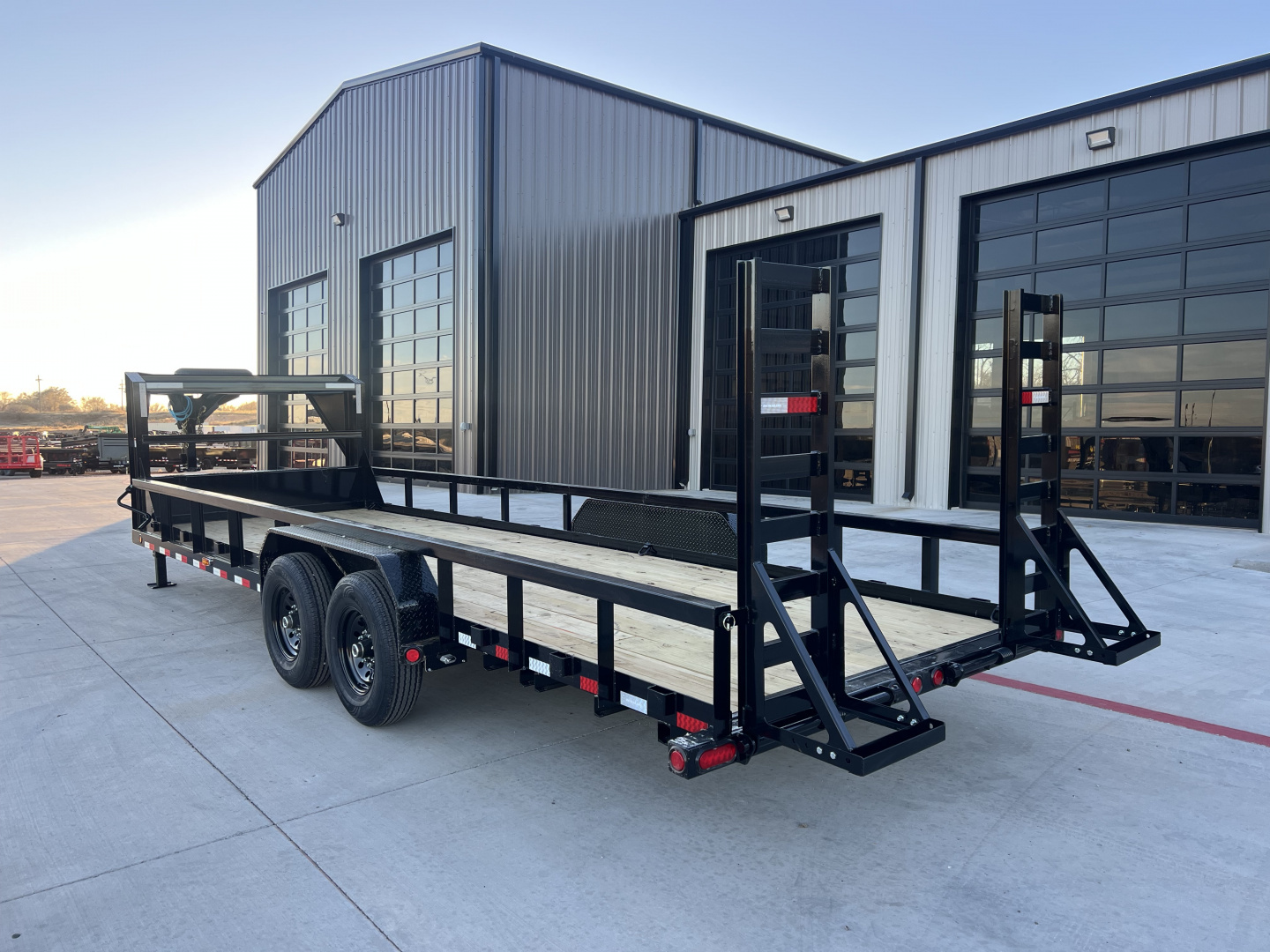 New 2026 PJ 83"x24' Gooseneck Angle Pipetop Trailer – P8