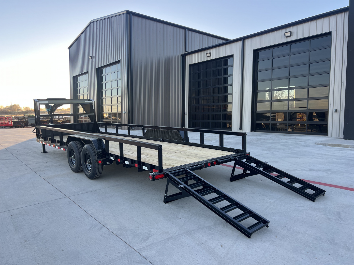 New 2026 PJ 83"x24' Gooseneck Angle Pipetop Trailer – P8