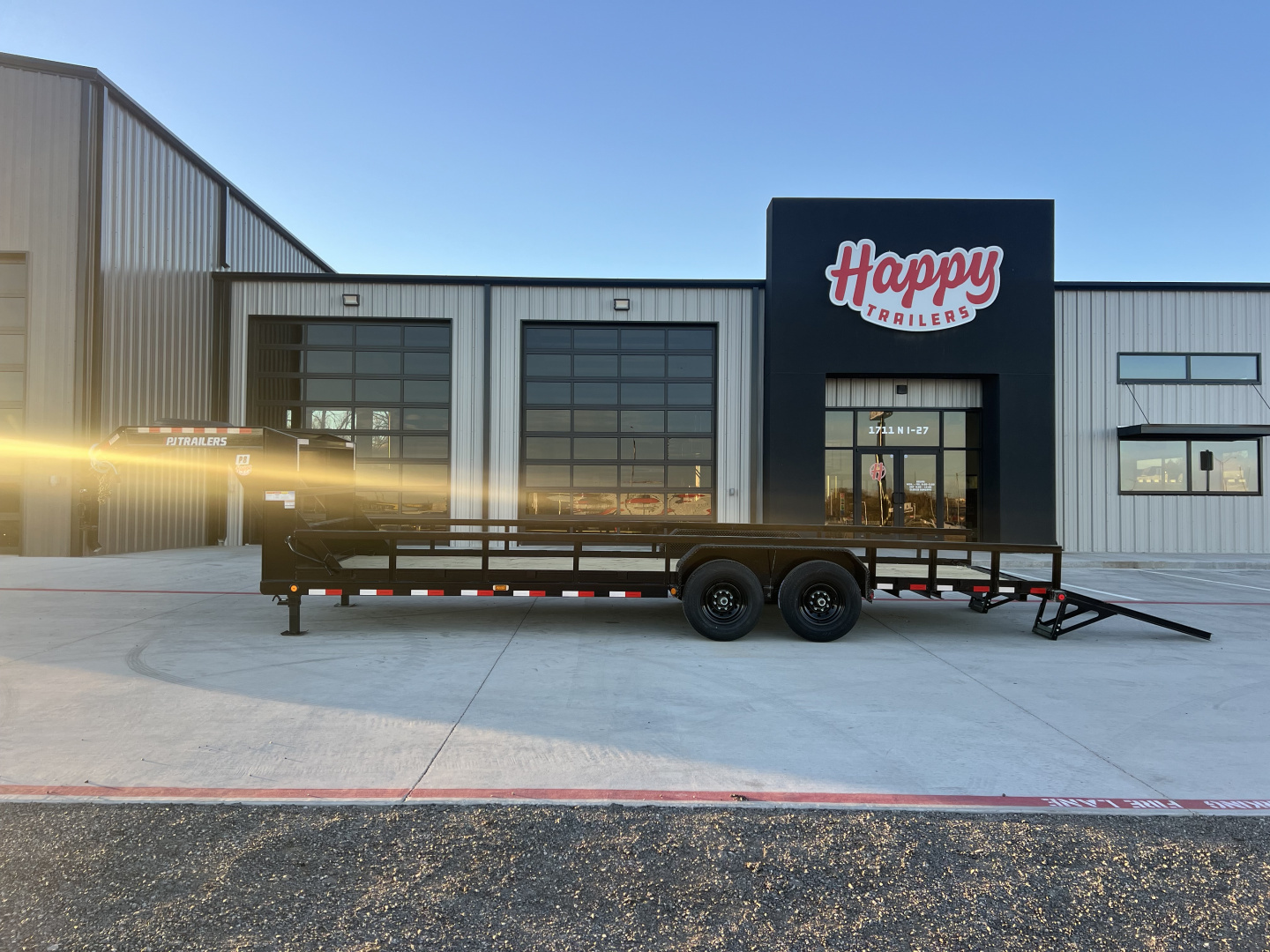 New 2026 PJ 83"x24' Gooseneck Angle Pipetop Trailer – P8