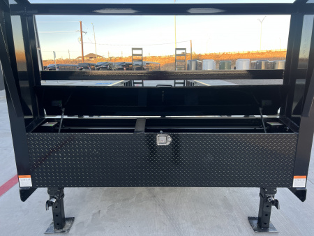 New 2026 PJ 83"x24' Gooseneck Angle Pipetop Trailer – P8