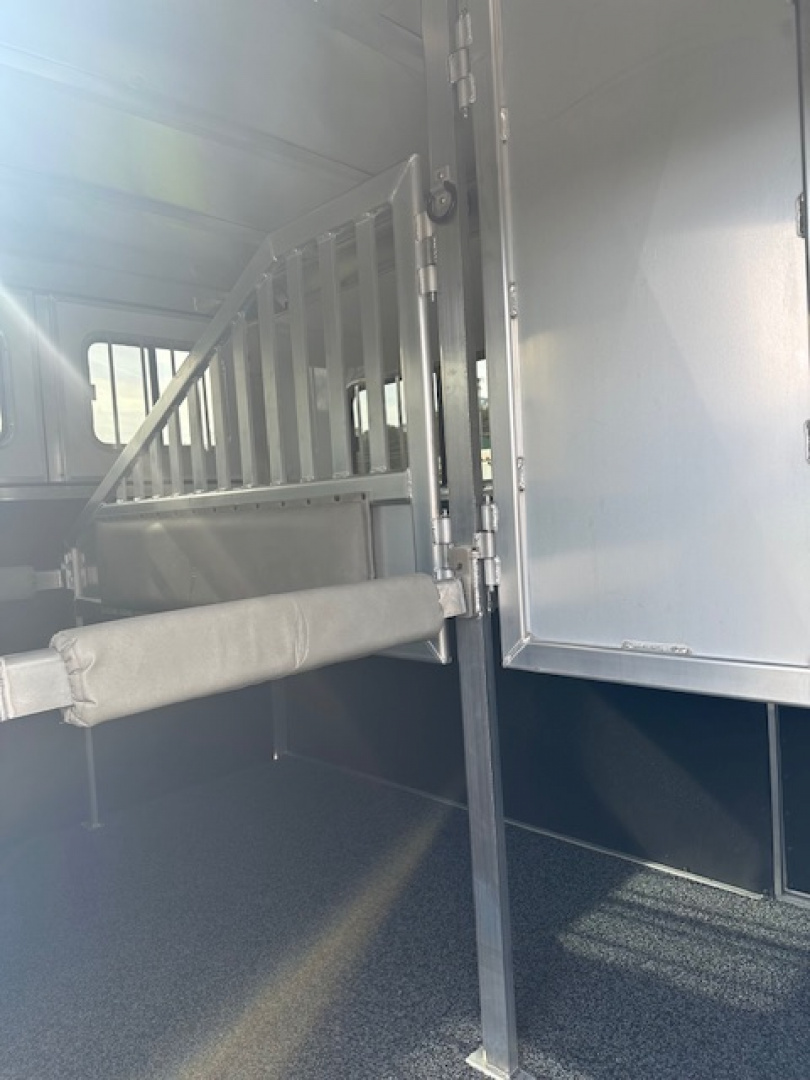 New 2026 Featherlite Trailers 9300 Horse Trailer