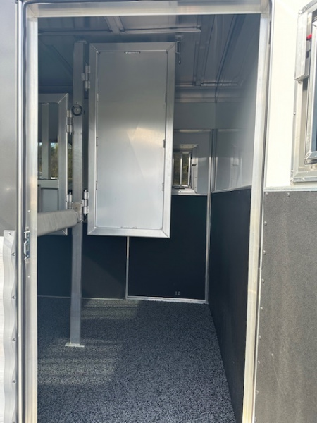 New 2026 Featherlite Trailers 9300 Horse Trailer