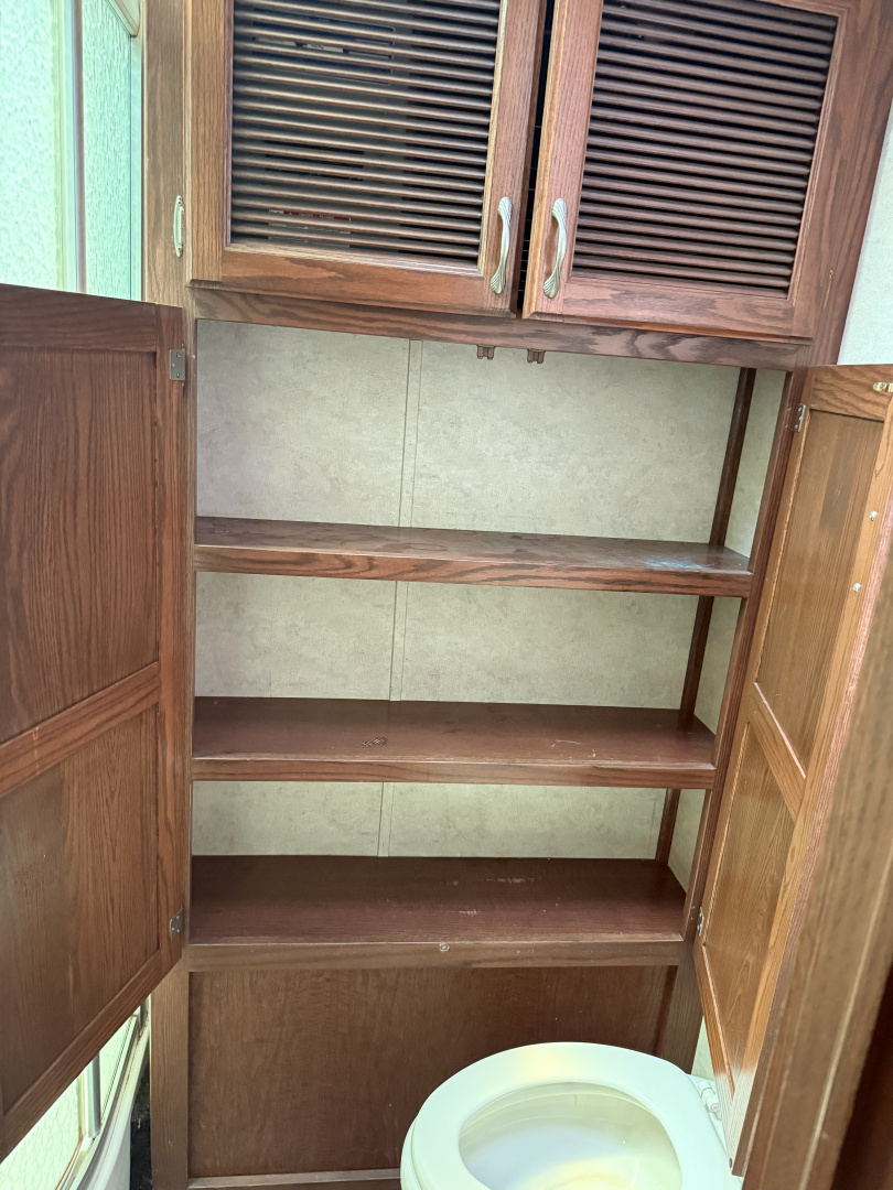 Used 2011 Showhauler 45’ Tandem Axle Motorcoach