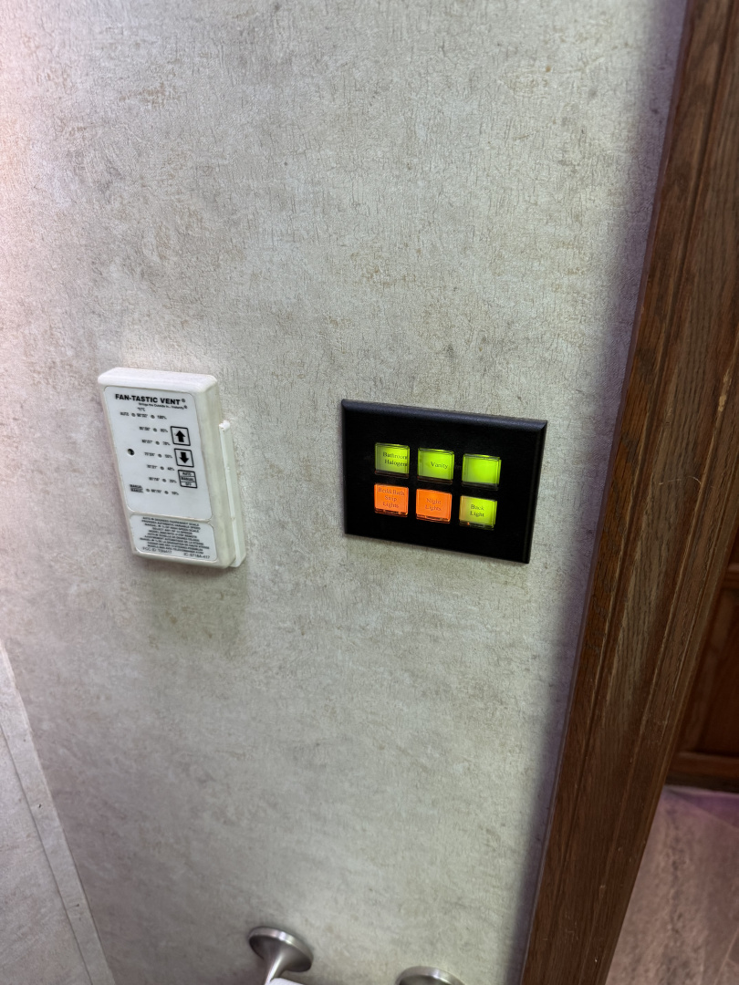 Used 2011 Showhauler 45’ Tandem Axle Motorcoach