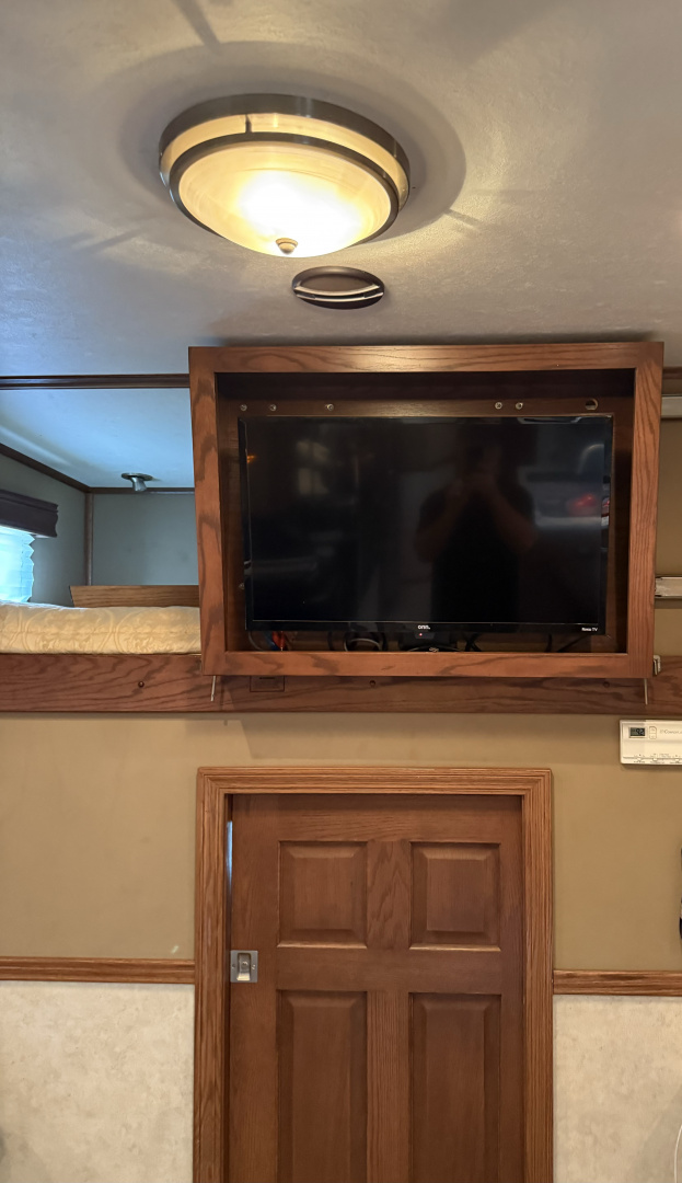 Used 2011 Showhauler 45’ Tandem Axle Motorcoach