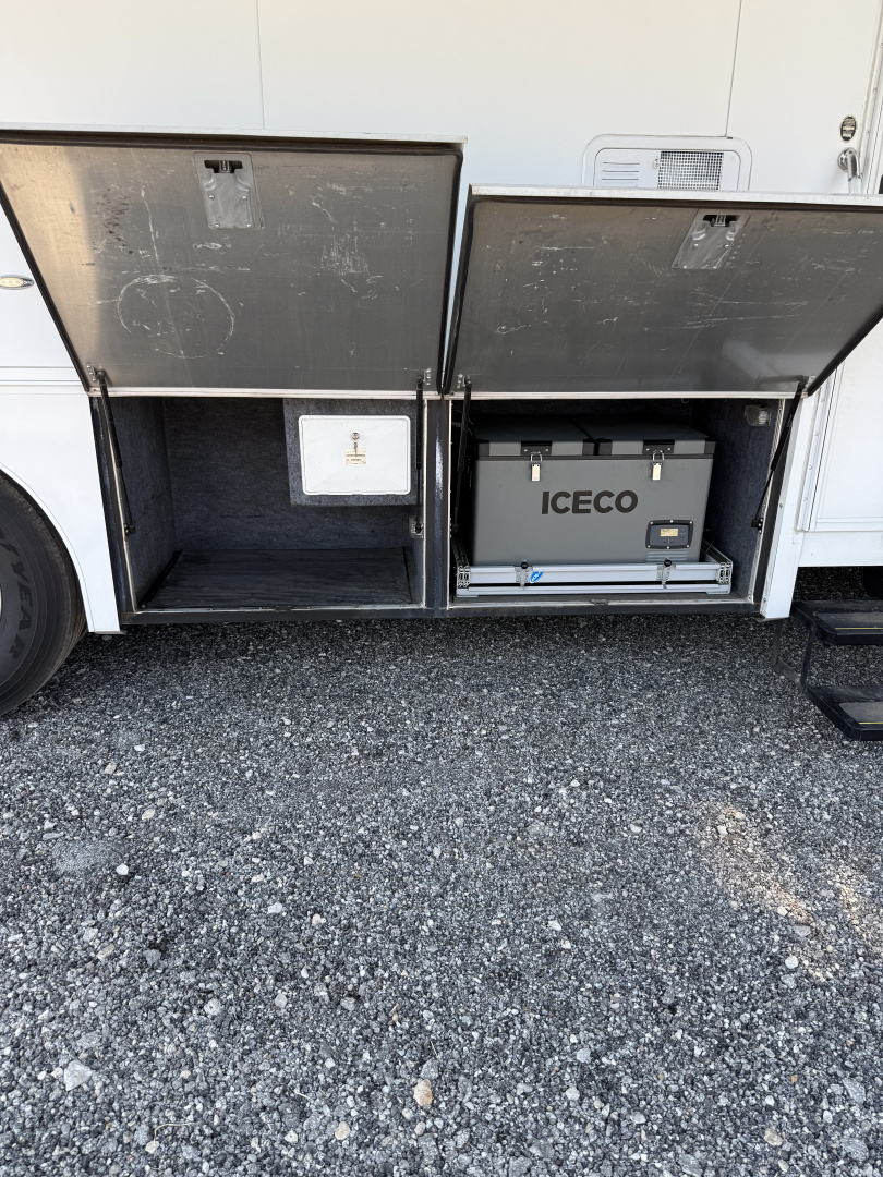 Used 2011 Showhauler 45’ Tandem Axle Motorcoach