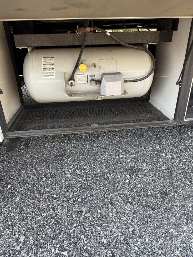 Used 2011 Showhauler 45’ Tandem Axle Motorcoach