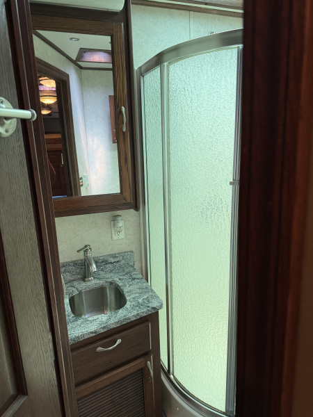 Used 2011 Showhauler 45’ Tandem Axle Motorcoach