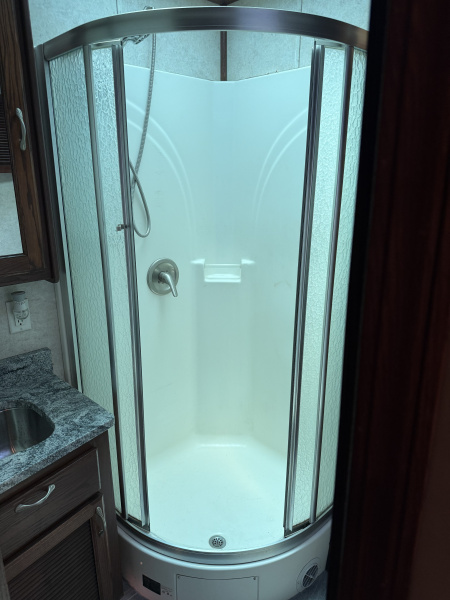 Used 2011 Showhauler 45’ Tandem Axle Motorcoach