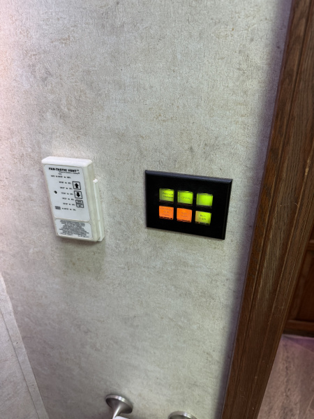 Used 2011 Showhauler 45’ Tandem Axle Motorcoach