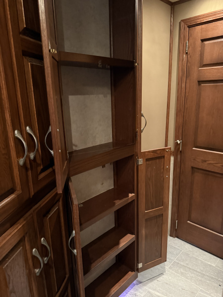 Used 2011 Showhauler 45’ Tandem Axle Motorcoach