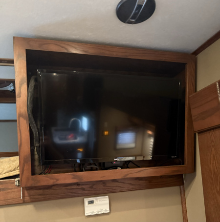 Used 2011 Showhauler 45’ Tandem Axle Motorcoach