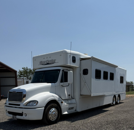 Used 2011 Showhauler 45’ Tandem Axle Motorcoach