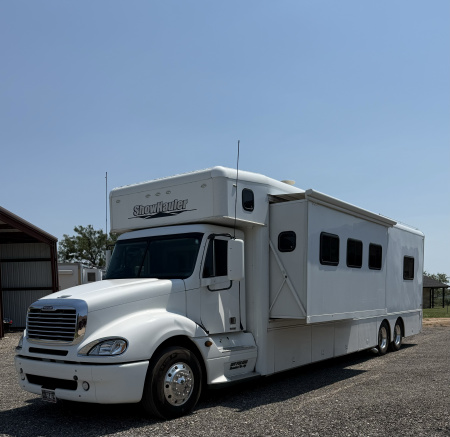 Used 2011 Showhauler 45’ Tandem Axle Motorcoach