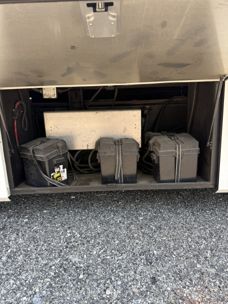 Used 2011 Showhauler 45’ Tandem Axle Motorcoach