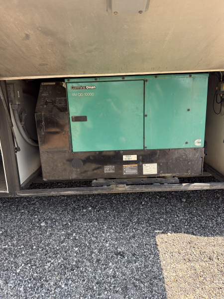 Used 2011 Showhauler 45’ Tandem Axle Motorcoach