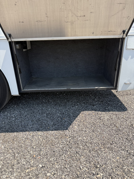 Used 2011 Showhauler 45’ Tandem Axle Motorcoach