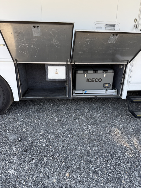 Used 2011 Showhauler 45’ Tandem Axle Motorcoach