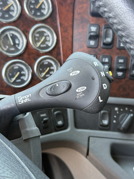 Used 2011 Showhauler 45’ Tandem Axle Motorcoach