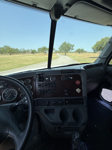 Used 2011 Showhauler 45’ Tandem Axle Motorcoach