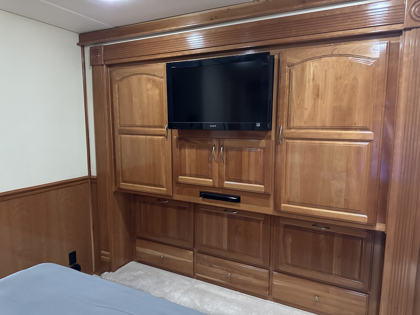 Used 2010 Renegade 45' Motorcoach