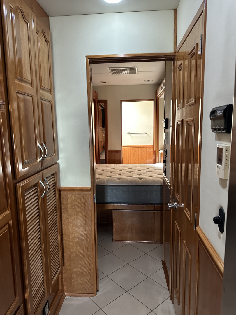 Used 2010 Renegade 45' Motorcoach