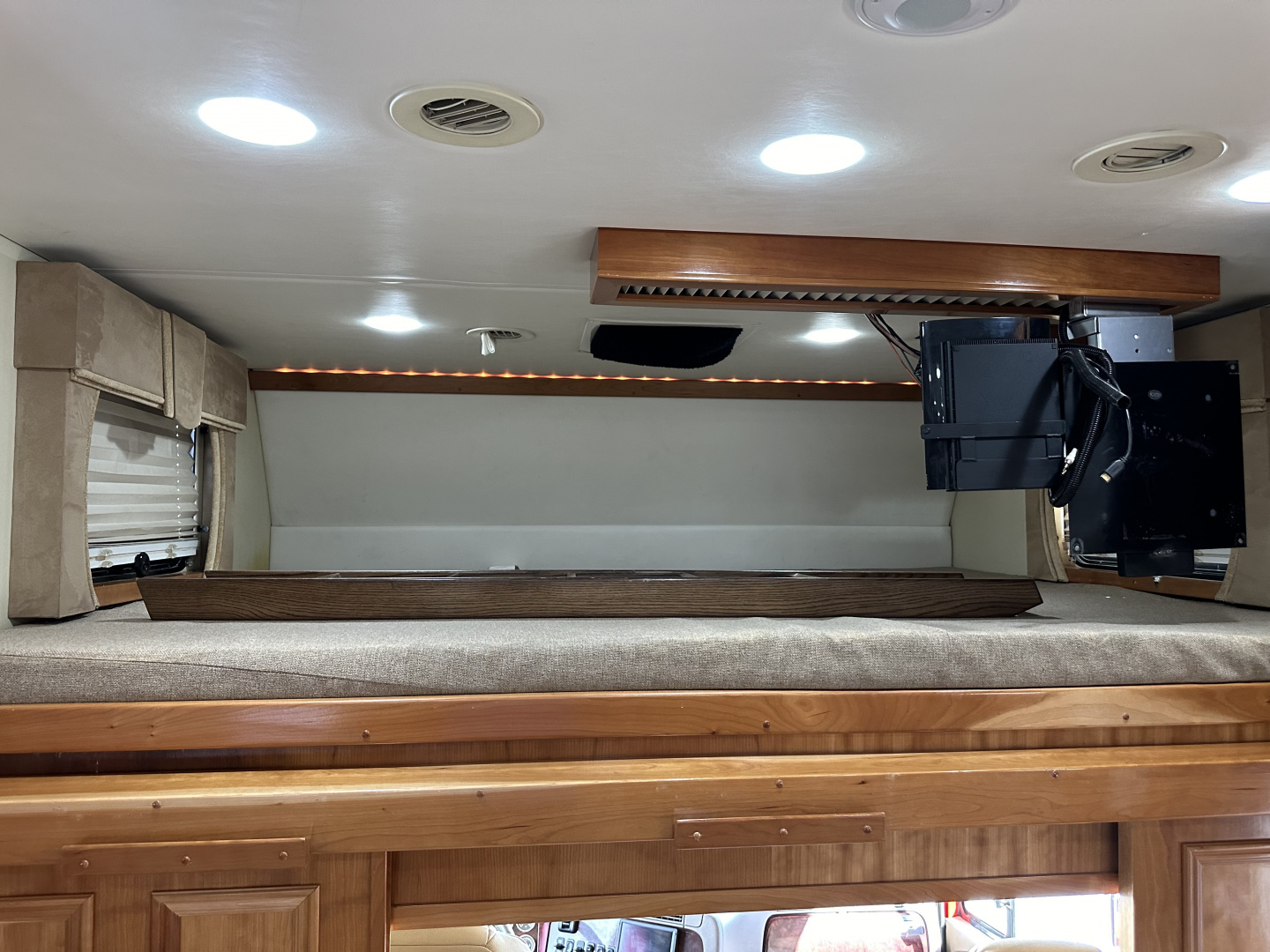 Used 2010 Renegade 45' Motorcoach