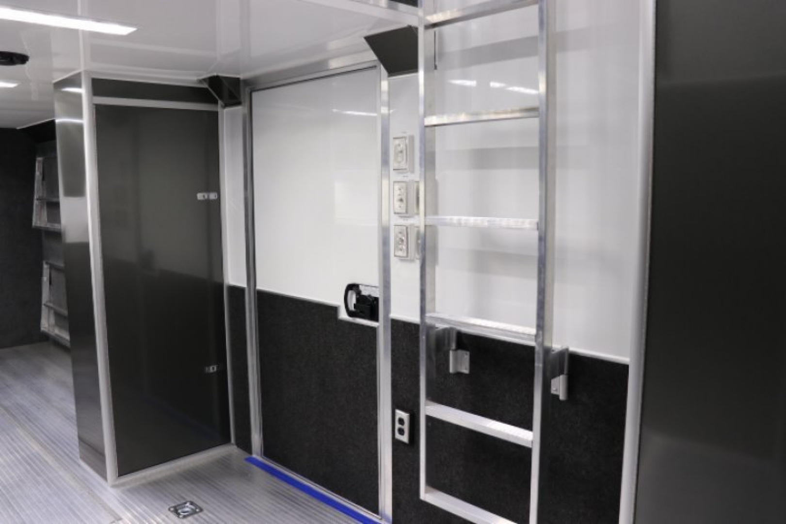 New 2019 inTech 44’ Aluminum Gooseneck Sprint Car Trailer