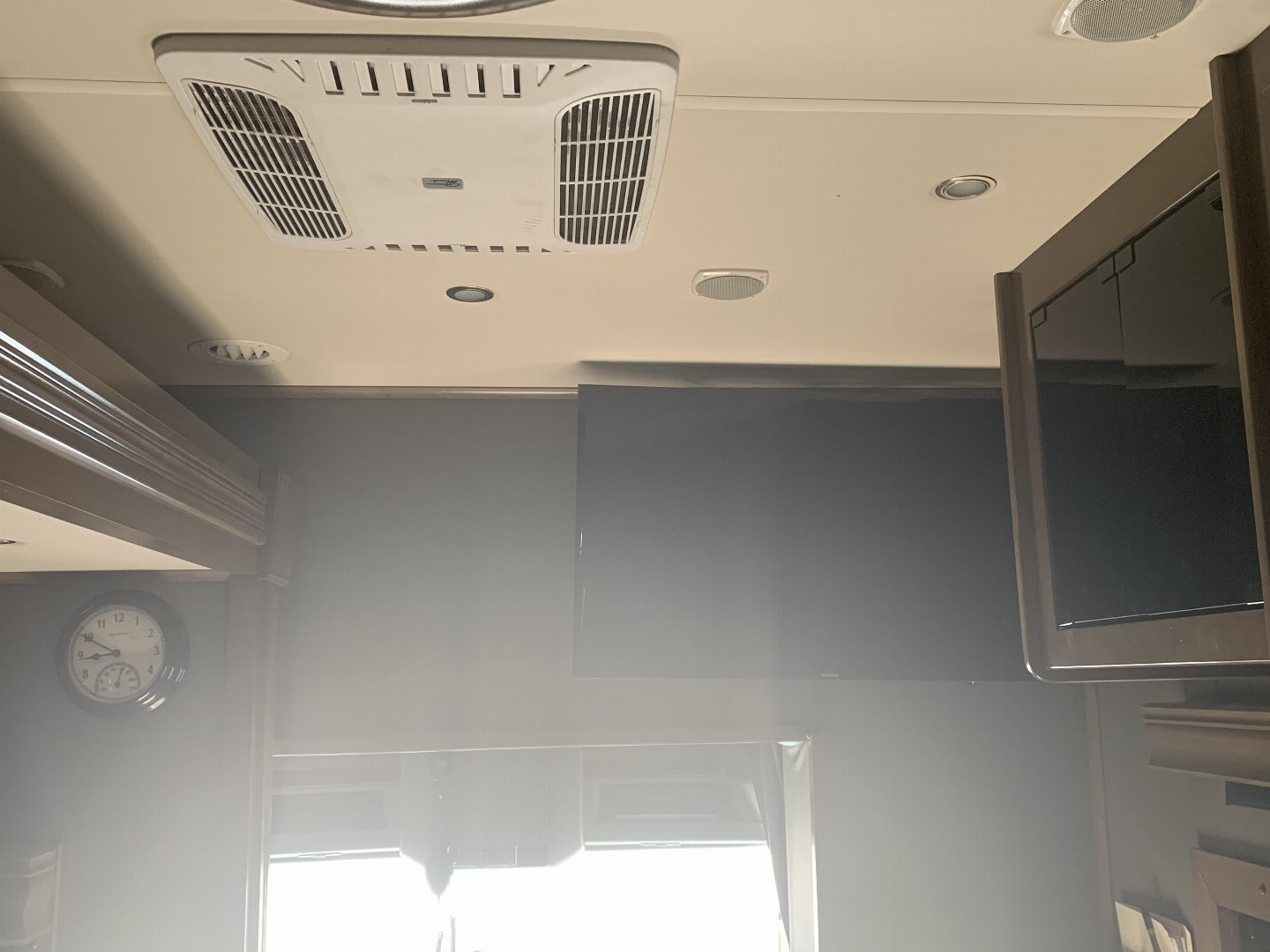 Used 2018 Showhauler 45’ Motorcoach